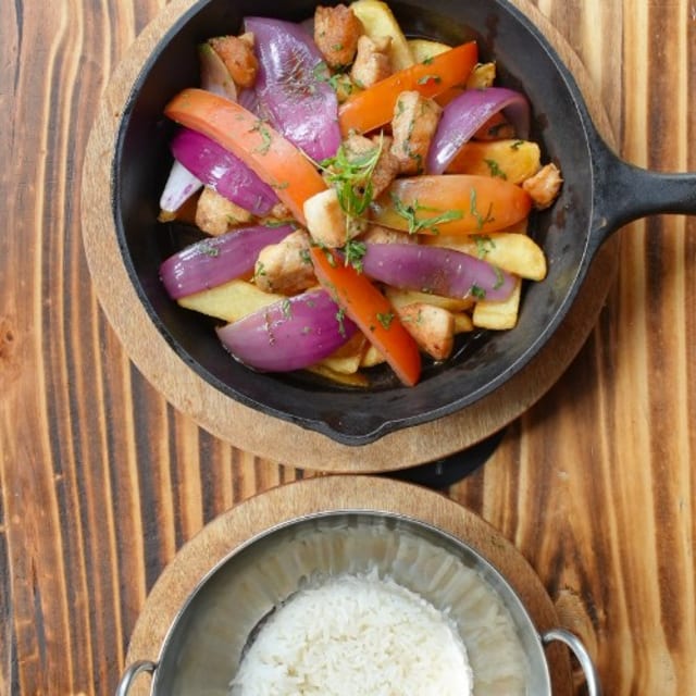 Pollo Saltado.